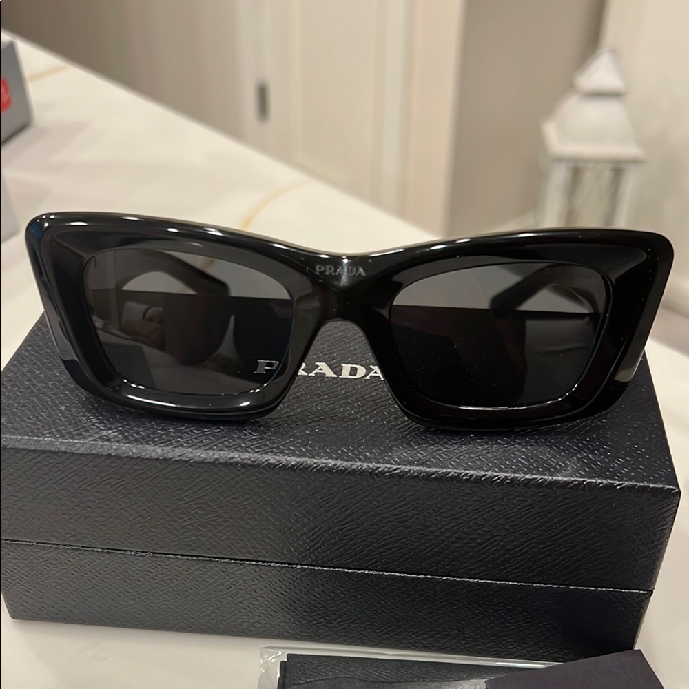 Prada Black Women's Sunglasses PR13Z - Brand New - Picture 10 of 10